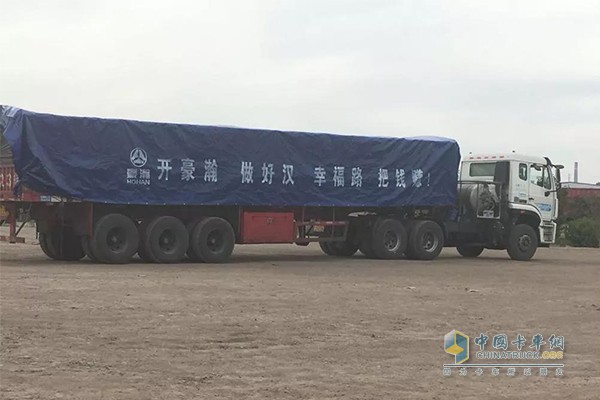 重汽豪瀚J7G曼技术6X4 LNG牵引车