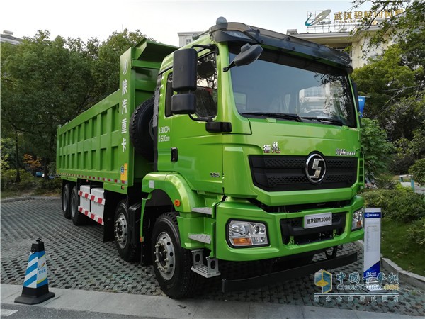 德龙新M3000纯电动8×4自卸车