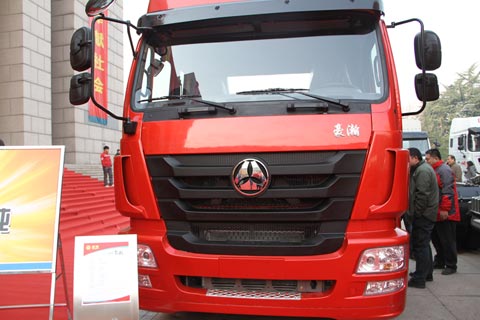 中国重汽 豪瀚j7b 336马力 6×2牵引车 zz4255n25c6v