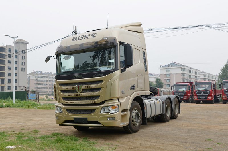 联合卡车 u480重卡 标准版 480马力 6x4 国五 牵引车(qcc4252d654)