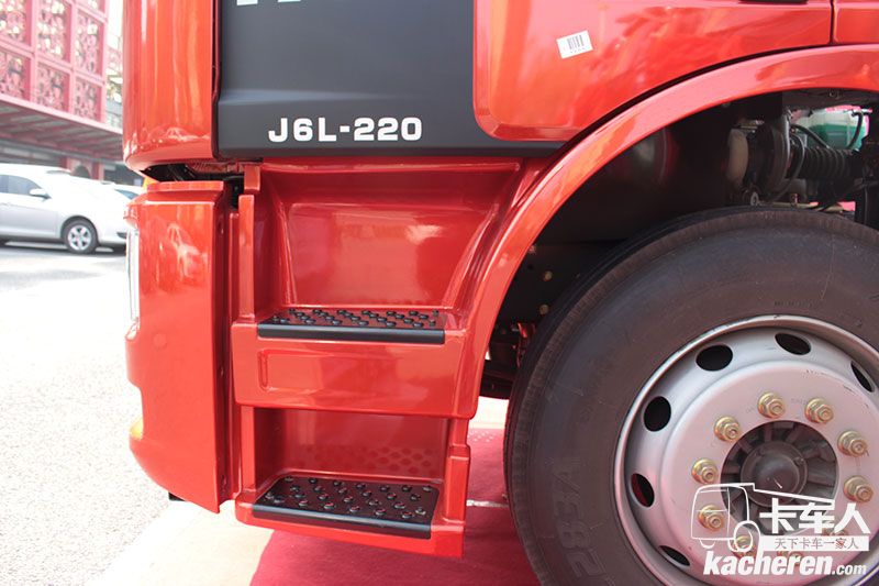 一汽解放 j6l中卡 220马力 4×2 载货车 质惠版