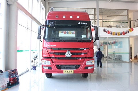 中国重汽 HOWO 6×4牵引车