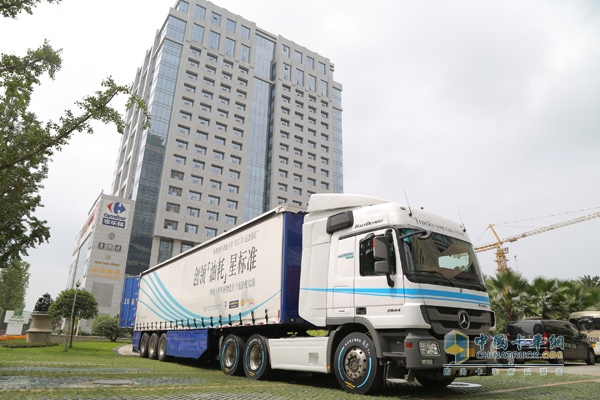 先进的梅赛德斯-奔驰Actros 2644牵引车