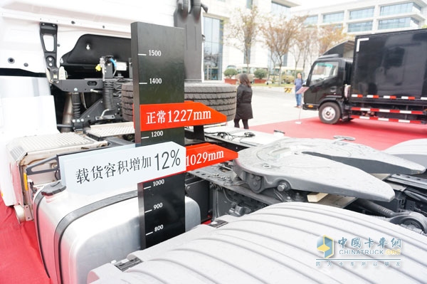 奔驰Actros 1841低底盘牵引车载货容积增加12%