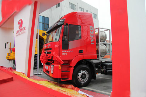 上汽红岩 杰狮LNG 380马力 6×4 牵引车