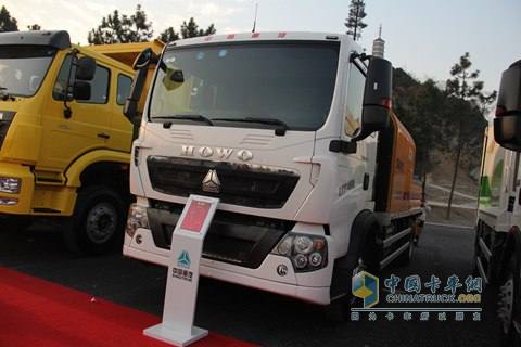 中国重汽 T5G 280马力 4X2 车载混凝土泵车