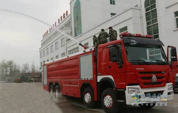 中国重汽底盘消防车