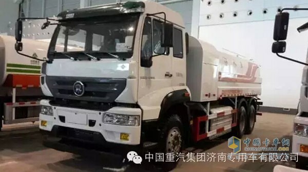 重汽济专M5G洒水车(LNG国五)