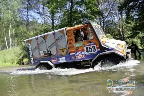 梅赛德斯-奔驰Unimog U 100 L