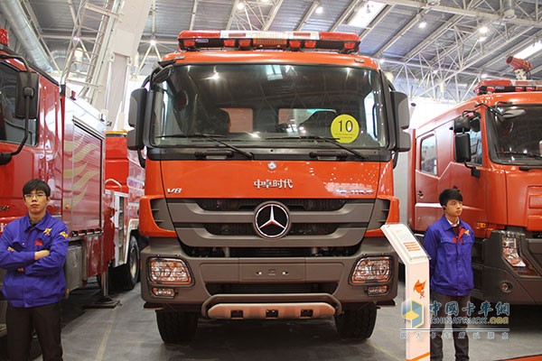 梅赛德斯奔驰Actros 4160 的600马力消防底盘