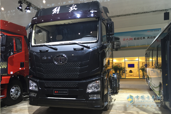 一汽解放JH6 460马力 6X4牵引车