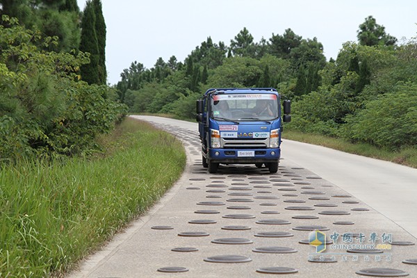 接受严苛路况测试的江淮帅铃