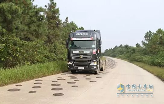 联合卡车 新U系 牵引车