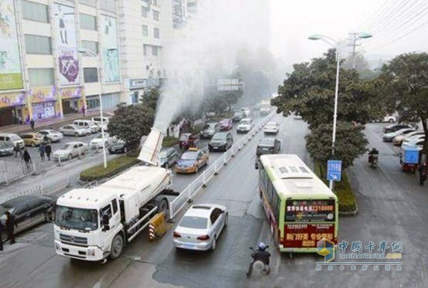 东风底盘喷雾抑尘车