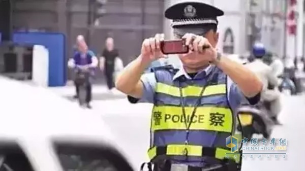 交警执法现场