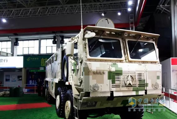 北奔8×8防护型运输车