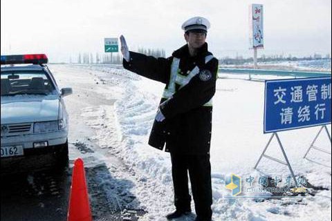 国道109线昆仑山地区因大雪将实施交通管制