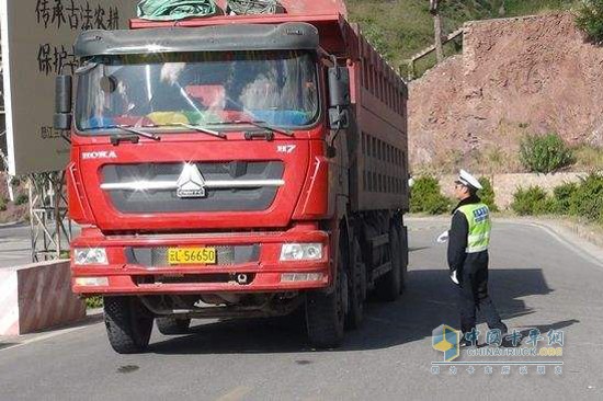 河南开展货车“野蛮驾驶”专项治理行动