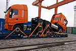 上汽红岩重卡集装箱框架箱运输模式首次在长江流域启用