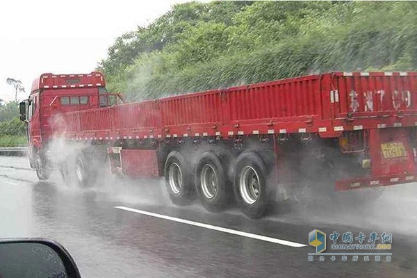 雨天行车