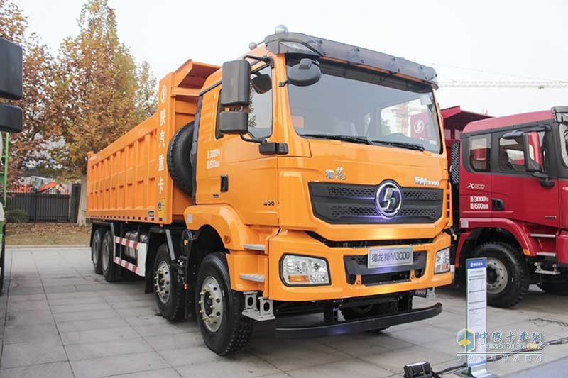 陝汽重卡 德龍新m3000 400馬力 8x4 7.6米自卸車