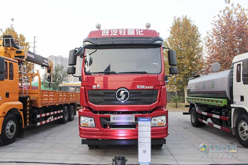 陕汽重卡 德龙新M3000 430马力 8X4 12米绿通版载货车