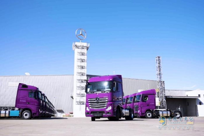 紫气东来 奔驰跨越 首批86台标配ADA 2的梅赛德斯-奔驰卡车交付跨越速运