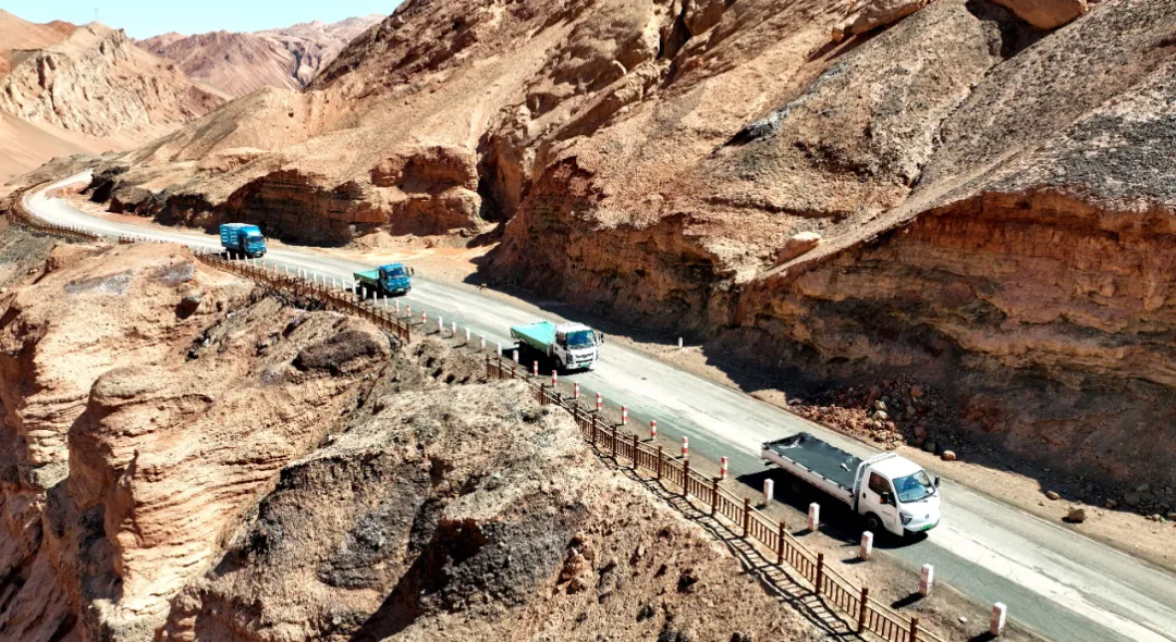 飞碟汽车“三高试验团队”征战吐鲁番