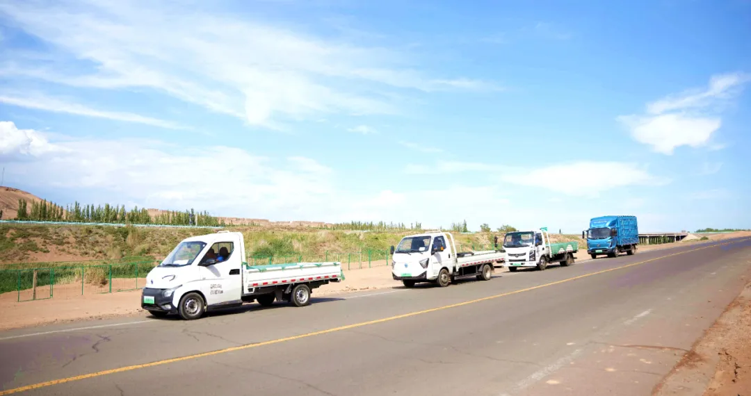 飞碟汽车“三高试验团队”征战吐鲁番