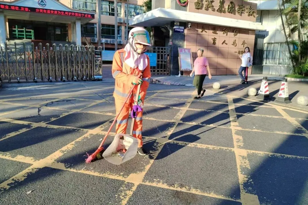 福龙马开启护航模式 保障各地开学季