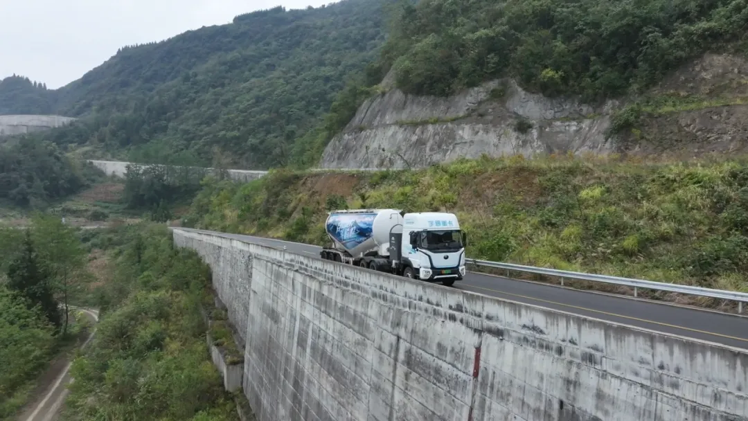 重卡劈弯战天路！宇通新能源山地性能挑战完美收官