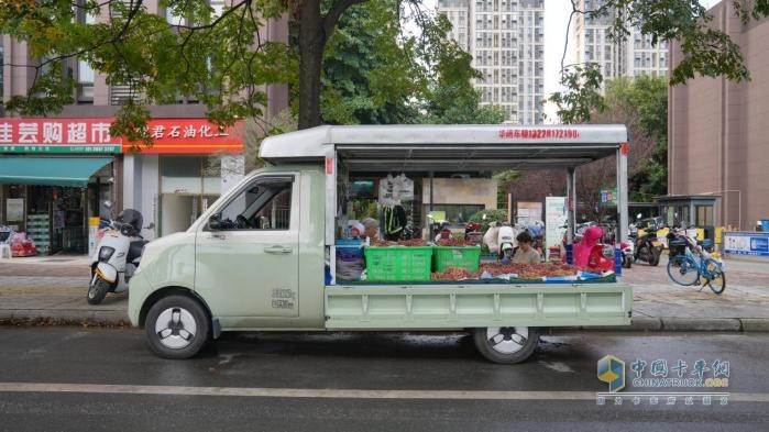 摆摊就要与众不同！经济小能手祥菱Q助力王师傅高效致富