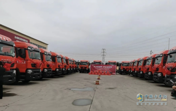 冀南分公司成功交付30辆TX7燃气牵引车，助力沧州大客户高效升级