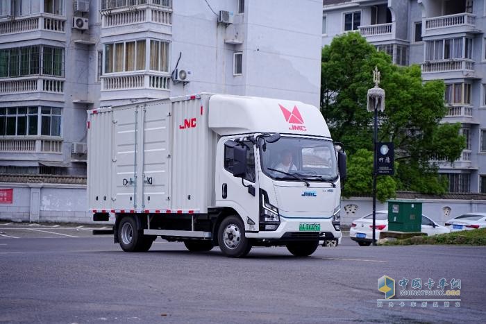 城配神器横扫双旦高峰 E路达纯电轻卡不负使命