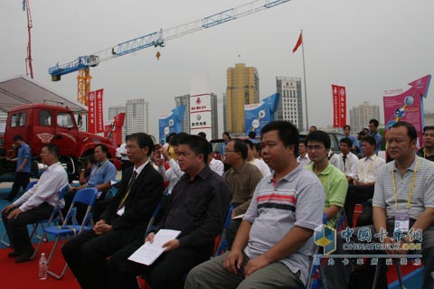 柳汽乘龙609揭幕现场领导风采