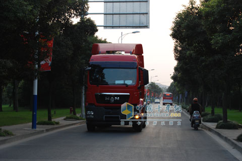 昆明站路演卡车