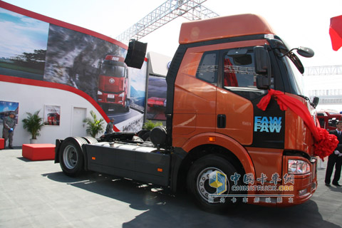 2010北京车展一汽解放J64X2高端牵引车