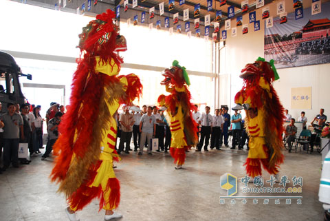 北奔重卡福州4S店开业舞狮表演