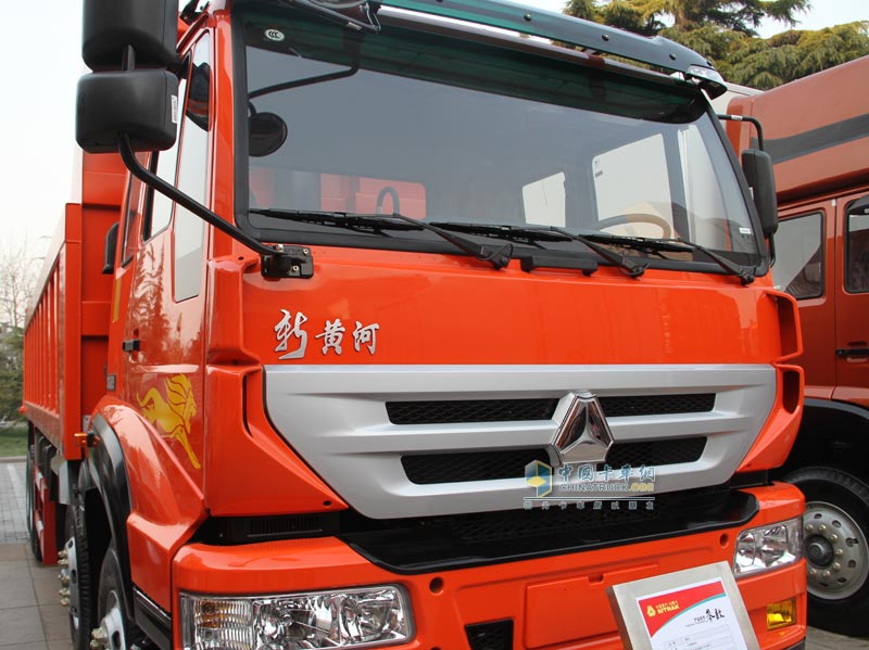 中国重汽 新黄河C5B 260马力 8×4自卸车 ZZ3314K3666C1