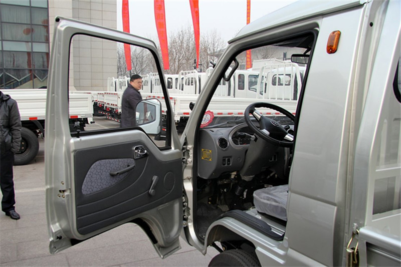 唐骏欧铃 赛菱A6 1.2L 88马力 汽油/CNG 3.1米 国五单排栏板微卡(ZB1035ADC3V)