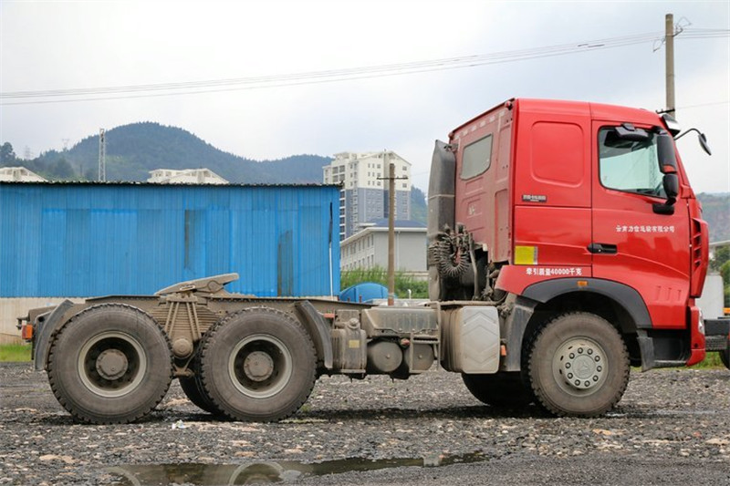 中国重汽 HOWO T7H重卡 440马力 4X2 国四牵引车(ZZ4187V361HD1B)