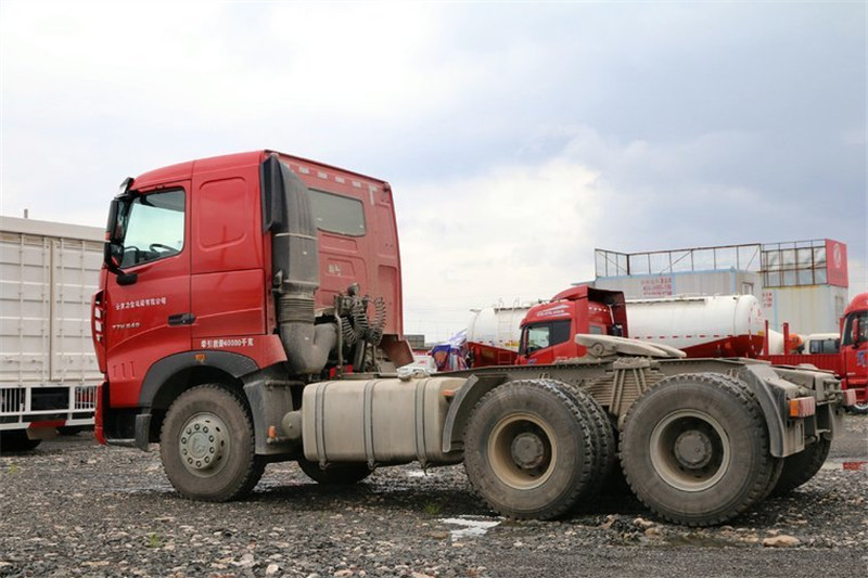 中国重汽 HOWO T7H重卡 360马力 4X2 国四牵引车(ZZ4187N361HD1B)