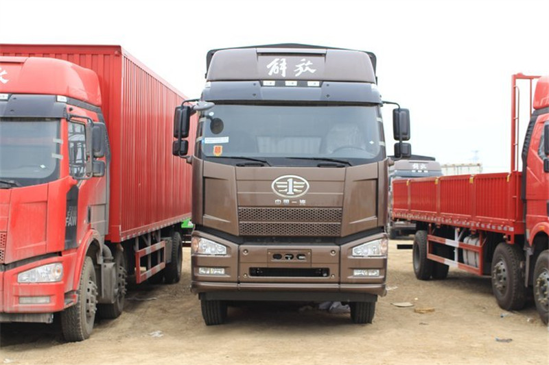一汽解放 J6P重卡 质惠版 350马力 8X4 国五9.5米仓栅式载货车(CA5310CCYP66K2L7T4E5)