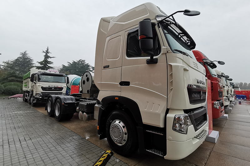 中国重汽 HOWO T7H 8x4 440马力 国六LNG自卸车(ZZ3317V06HF1L) 