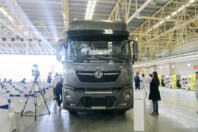 东风商用车 新天龙KL重卡 465马力 6X4 国五牵引车(3.909速比)(DFH4250D)