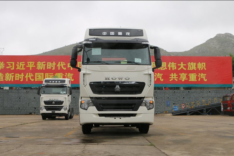 中国重汽 HOWO T7H重卡 440马力 4X2 国六 LNG危险品牵引车(ZZ4187V381HF1LW)