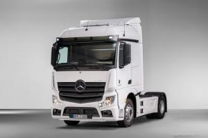 奔驰 新Actros F重卡 450马力 4X2 国六 牵引车(型号1845)