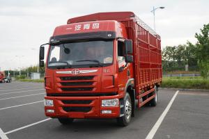 青岛解放 龙VH中卡 220马力 4X2 6.75米 国六 仓栅式载货车(CA5180CCYPK15L2E6A80)